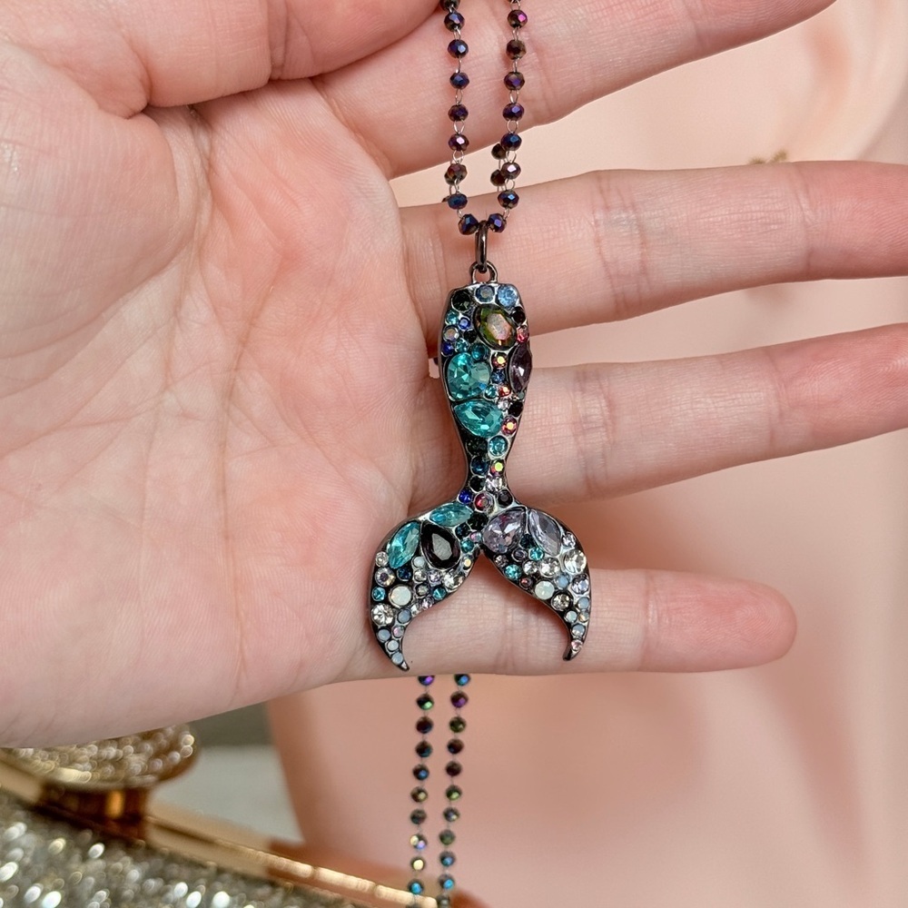 💎 Elegant Mermaid Tail Pendant Necklace - Picture 3 of 7